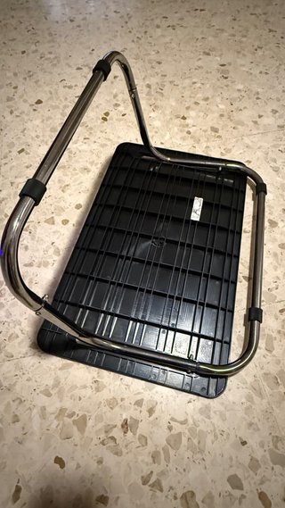 Reposapiés Ikea Metálico y Plástico Negro