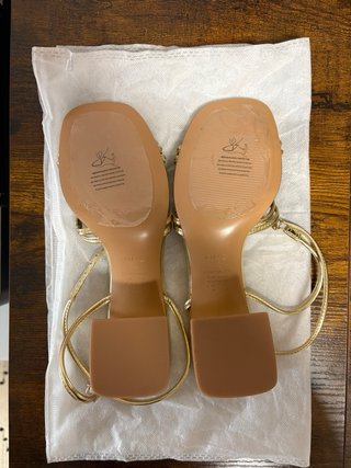 Sandalias Mango doradas tacón
