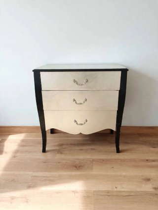 Mueble aparador negro y dorado
