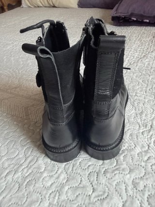 Botines de piel negros