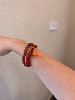 Pulsera de cuentas naranja y roja