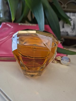 Neceser Rabanne Fucsia Charol + Perfume Lady Milli