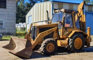 Retroexcavadora Caterpillar 438