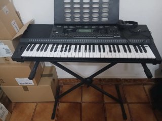 Tastiera Medeli con supporto