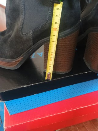 Botines negros ante T38