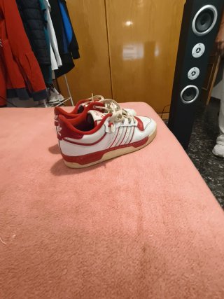 Zapatillas Adidas Blancas y Rojas