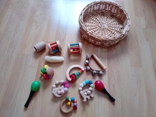 Cesta de juguetes de madera para bebés