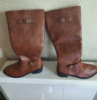 Botas Altas Marrones,sin estrenar.