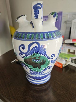 Botijo de cerámica pintado a mano