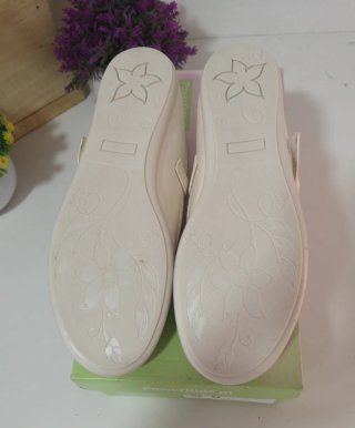 Sapatos Criança Tam. 34 Bege - Novos