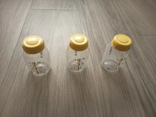 Botes Medela para sacaleches. Tetina calma.