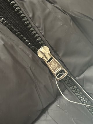 Chaqueta Moncler Negra con Capucha