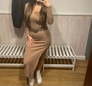 Vestido largo beige con abertura