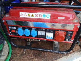 Generador Eléctrico Rojo