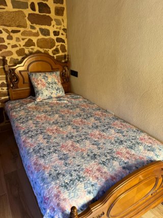 2 Camas Individuales de Madera (90cm)