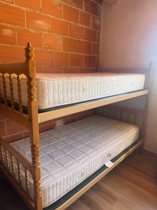 Literas de Madera con Colchones
