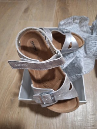 Sandalias Geox Plata Niña. Talla 31
