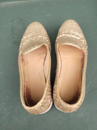 Zapatos planos dorados mujer
