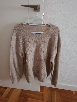 Jersey de punto beige con relieve