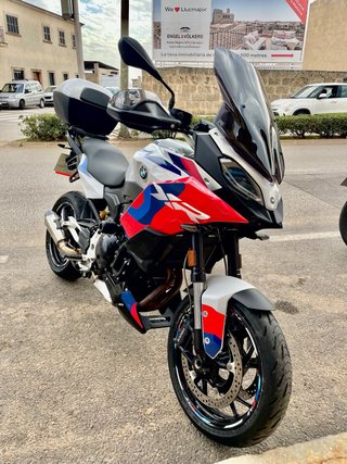 BMW F 900 XR Roja, azul y Blanca. FULL