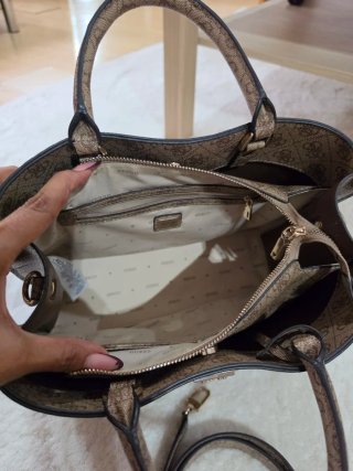 Bolso Guess beige con asa larga