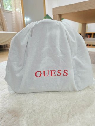 Bolso Guess beige con asa larga