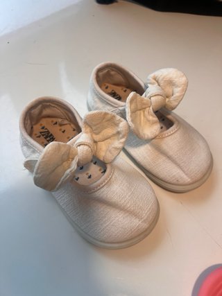 Lote 6 pares zapatos niña T.23