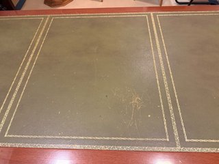 Mesa de despacho antigua de madera