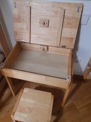 Pupitre y Taburete de Madera