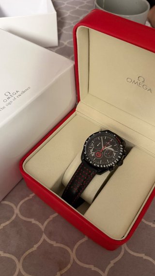 omega speedmaster dark side of the moon