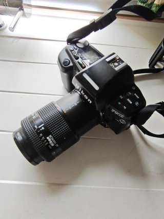 Cámara Nikon F90X con 2 Objetivos y Bolsa