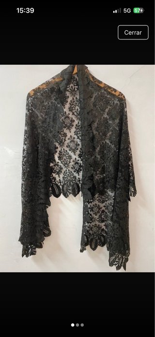 Mantilla negra medio círculo