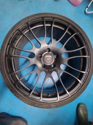 Rines con llanta de media vida marca HAMANN