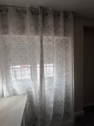 Cortinas estampadas blanco roto y gris