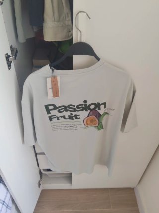 Camiseta Bershka Passion Fruit Gris Talla M