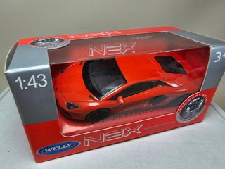 Welly Lamborghini Aventador LP 700-4 1:43