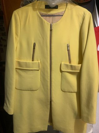 Abrigo Zara Amarillo Talla M