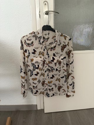 Camisa de manga larga con estampado de mariposas