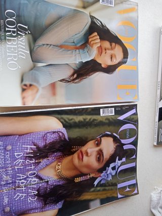 2 Revistas Vogue. 2023, Úrsula Cor. Historias arte