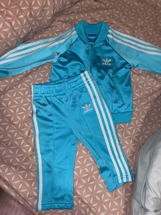 Chándal Adidas bebé azul y blanco 6-9 meses