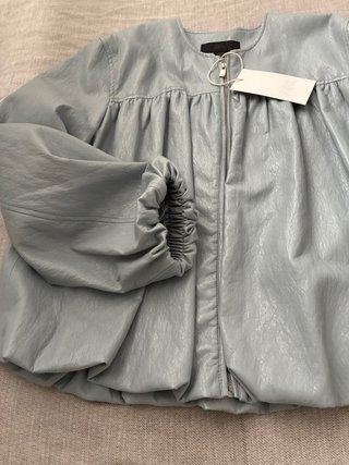 Chaqueta globo efecto piel Zara
