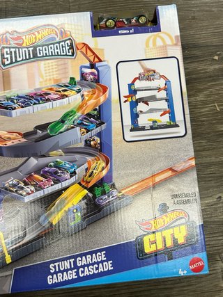 Hot Wheels City Stunt Garage
