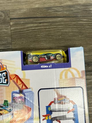 Hot Wheels City Stunt Garage