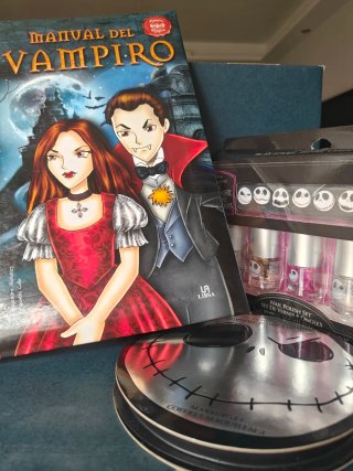 Kit Halloween: Libro y Set de Maquillaje