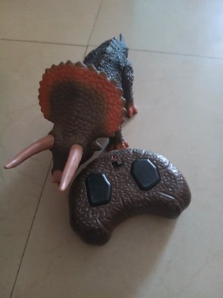 Dinosaurio radiocontrol con mando