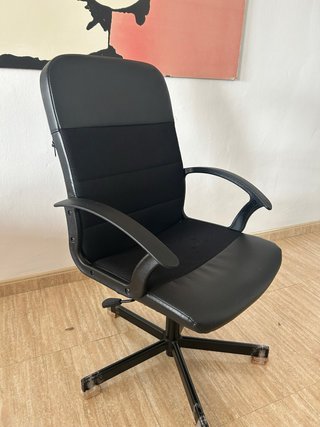Silla de oficina negra