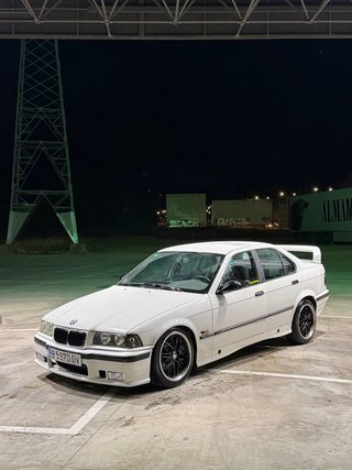 BMW e36 18is 140cv 185mil km