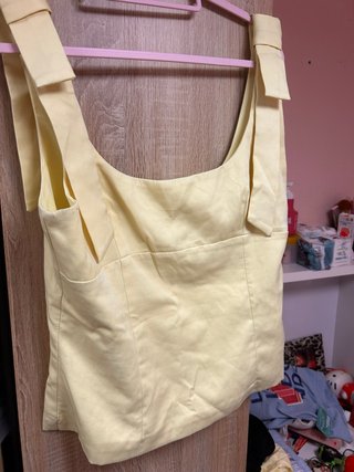 Top amarillo Shein con lazos
