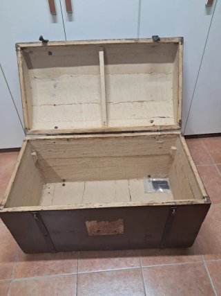 Baule in legno e metallo