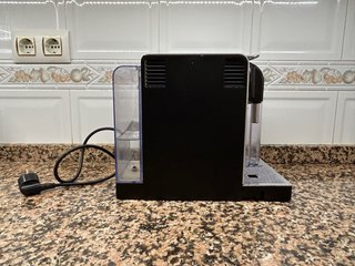 Cafetera de cápsulas negra